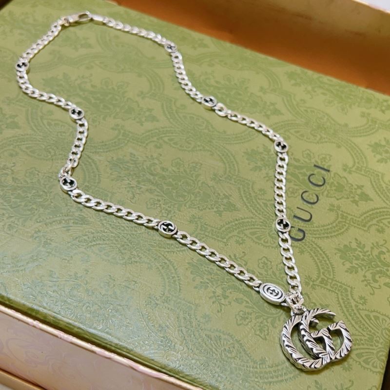G*u*i necklaces